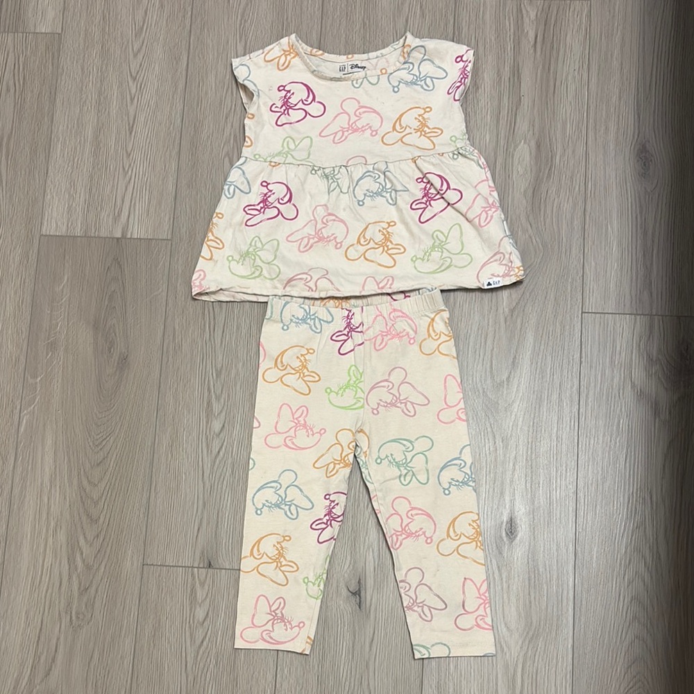 Gap kids Disney Mickey Mouse sleeveless top & cropped legging set size 5yrs